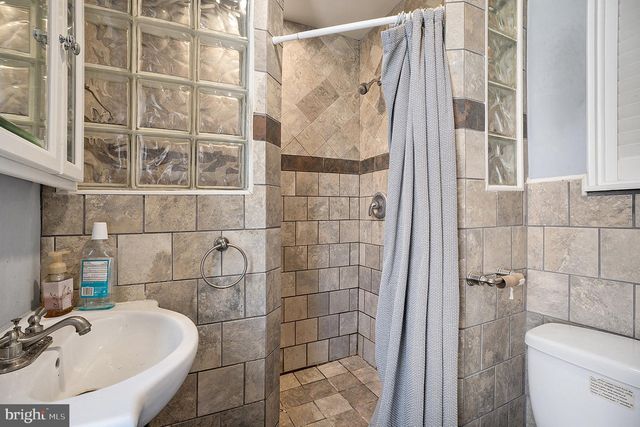 146 VASSAR ST, Philadelphia, PA 19128