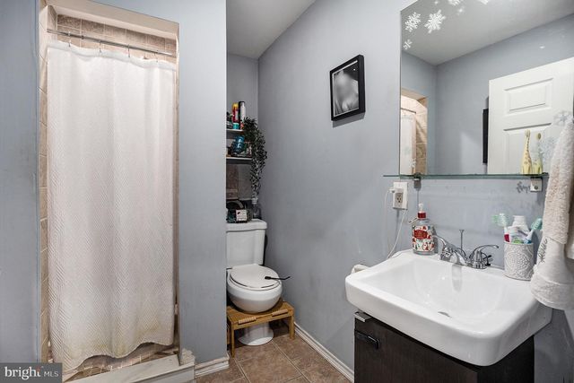 146 VASSAR ST, Philadelphia, PA 19128