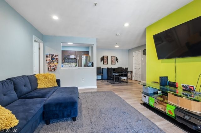 811 Waterford Dr, Edison Twp., NJ 08817
