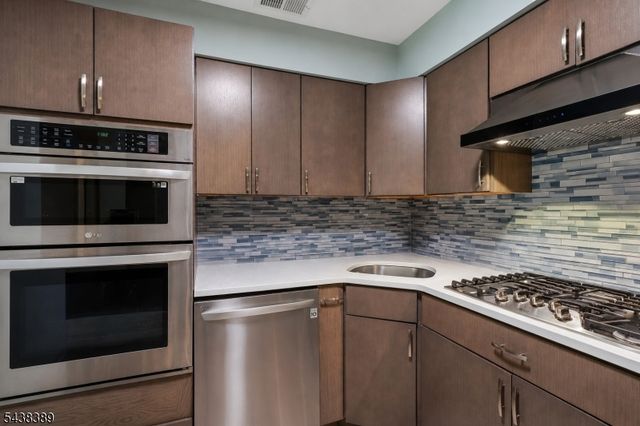 811 Waterford Dr, Edison Twp., NJ 08817