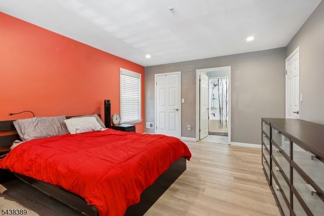 811 Waterford Dr, Edison Twp., NJ 08817
