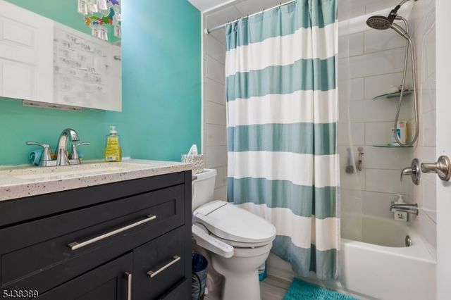 811 Waterford Dr, Edison Twp., NJ 08817
