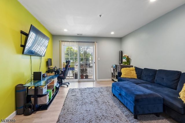 811 Waterford Dr, Edison Twp., NJ 08817
