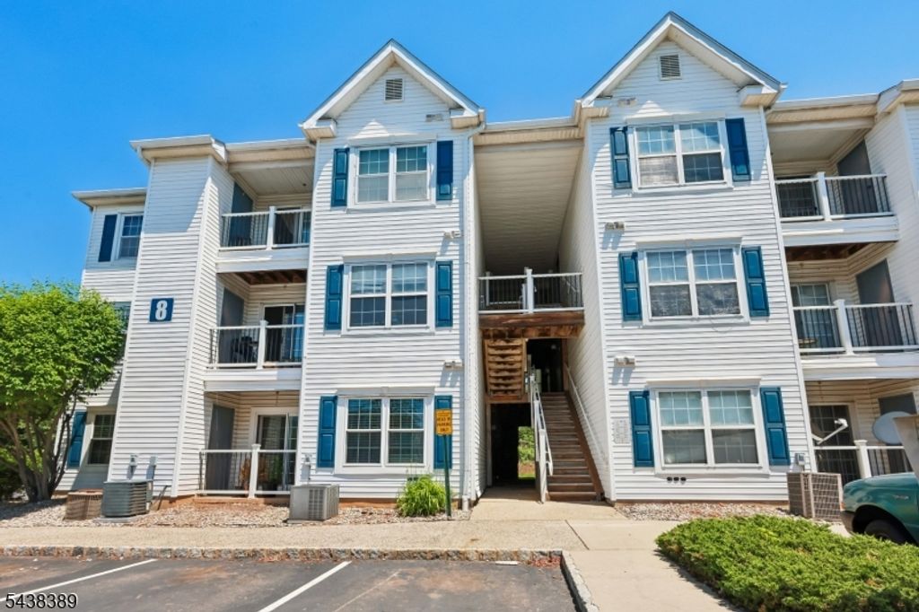 811 Waterford Dr, Edison Twp., NJ 08817