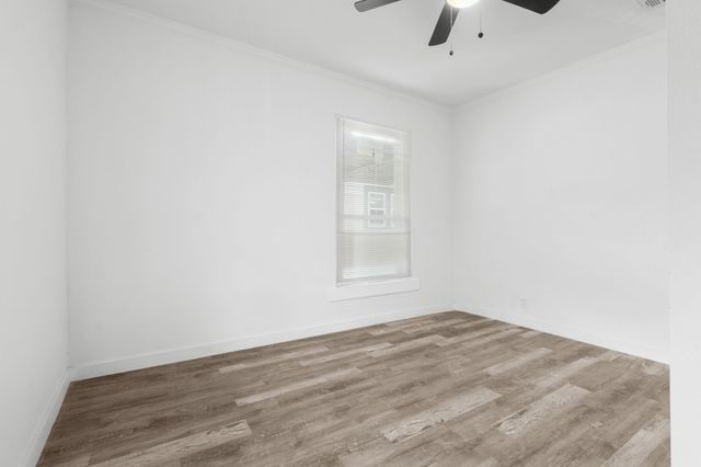 811 N Crawford Street, Dallas, TX 75203