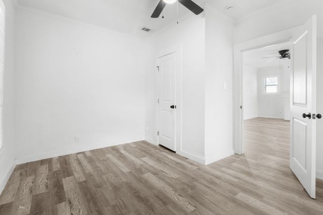 811 N Crawford Street, Dallas, TX 75203