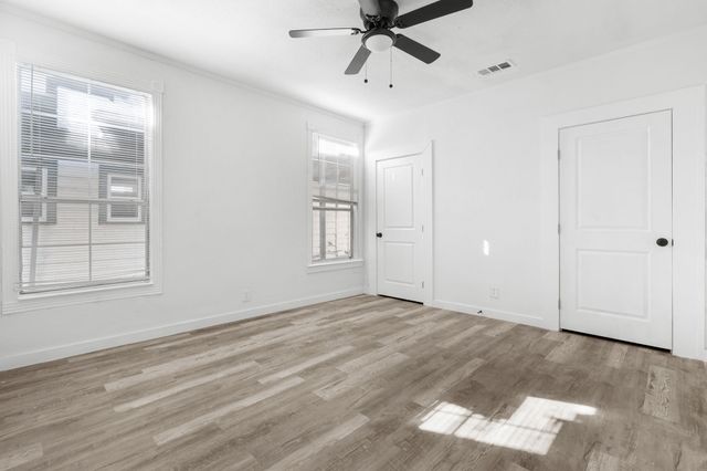 811 N Crawford Street, Dallas, TX 75203