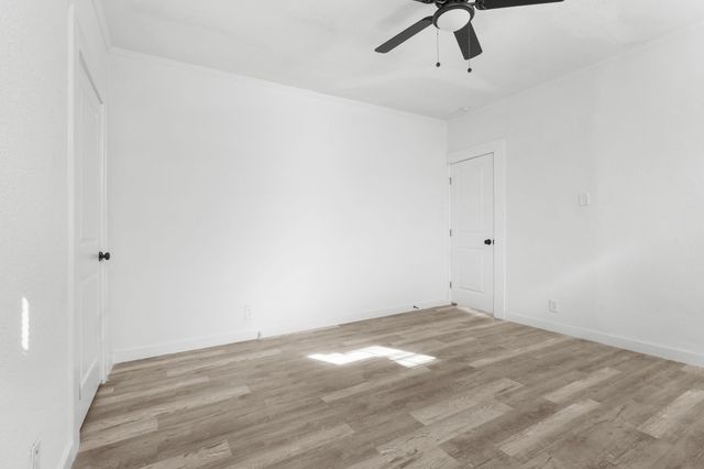 811 N Crawford Street, Dallas, TX 75203