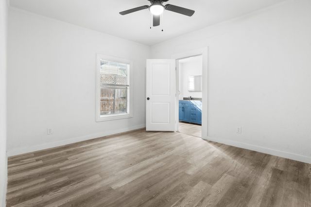 811 N Crawford Street, Dallas, TX 75203