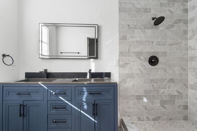 811 N Crawford Street, Dallas, TX 75203