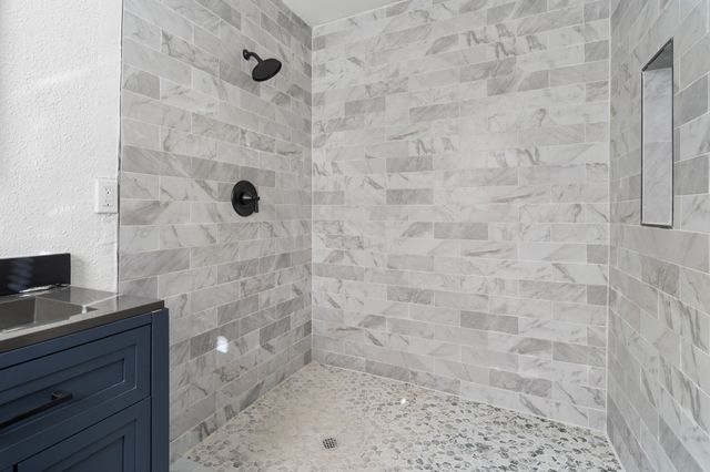 811 N Crawford Street, Dallas, TX 75203