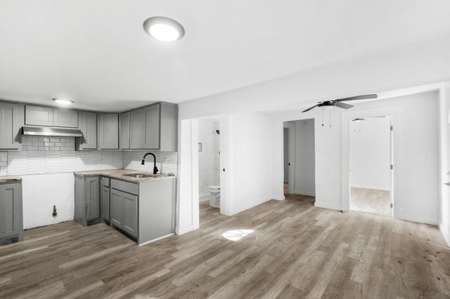 811 N Crawford Street, Dallas, TX 75203