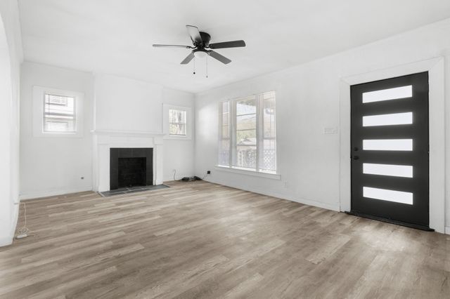 811 N Crawford Street, Dallas, TX 75203