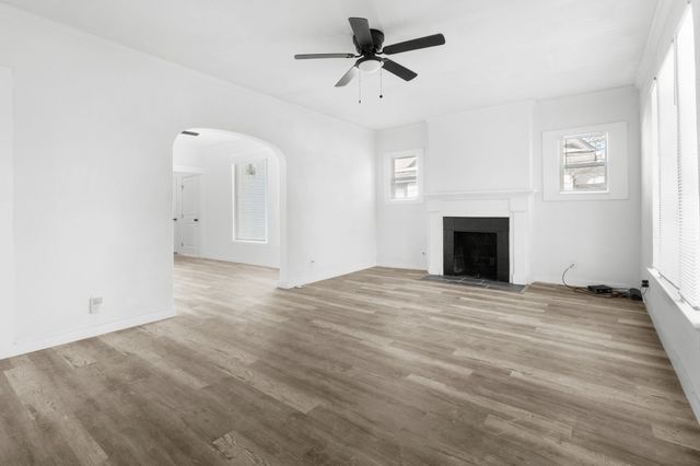 811 N Crawford Street, Dallas, TX 75203