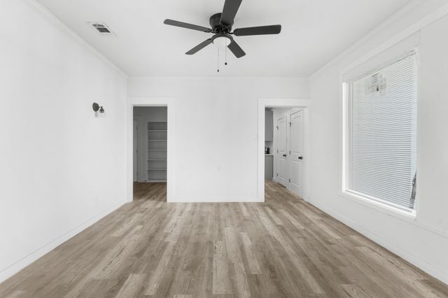 811 N Crawford Street, Dallas, TX 75203