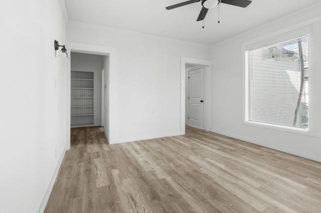 811 N Crawford Street, Dallas, TX 75203