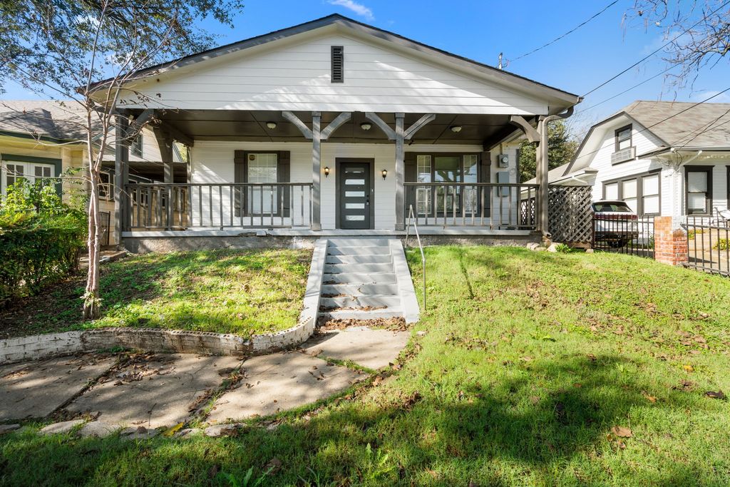 811 N Crawford Street, Dallas, TX 75203