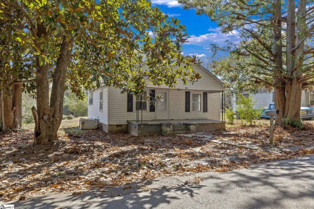 210 Walker Avenue, Laurens, SC 29360