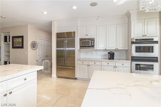 10201 Owls Peak Court, Las Vegas, NV 89144