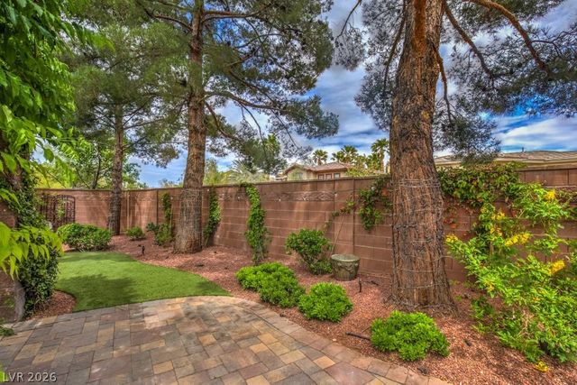 10201 Owls Peak Court, Las Vegas, NV 89144