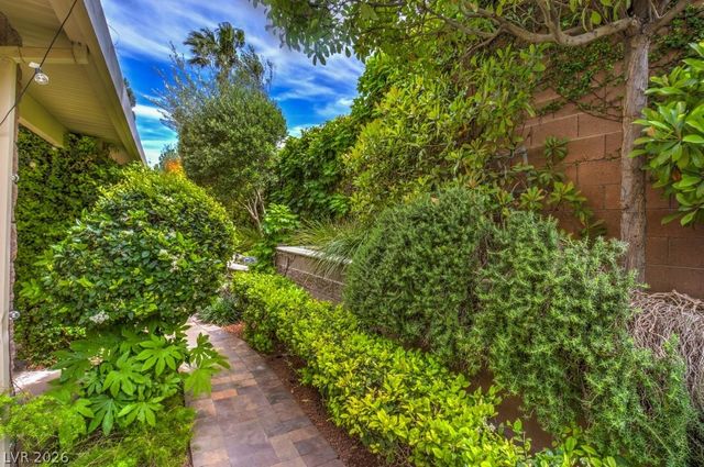 10201 Owls Peak Court, Las Vegas, NV 89144