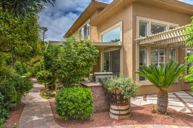 10201 Owls Peak Court, Las Vegas, NV 89144