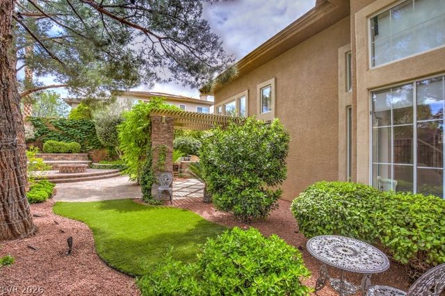 10201 Owls Peak Court, Las Vegas, NV 89144