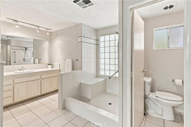 24001 Muirlands Boulevard 440, Lake Forest, CA 92630