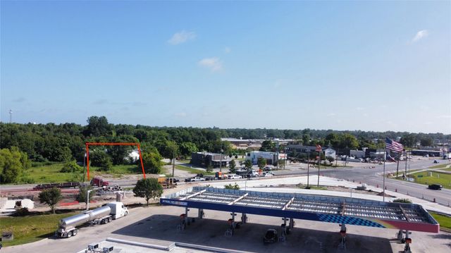 900 Highway 90, Dayton, TX 77535