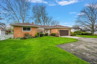 25651 S River Road, Harrison Charter Township, MI 48045
