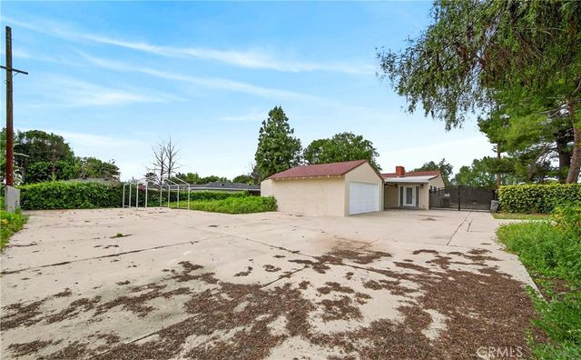 910 W Valencia Mesa, Fullerton, CA 92835