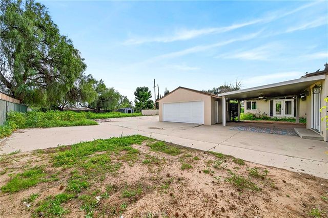 910 W Valencia Mesa, Fullerton, CA 92835