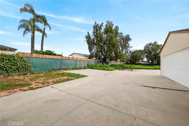 910 W Valencia Mesa, Fullerton, CA 92835
