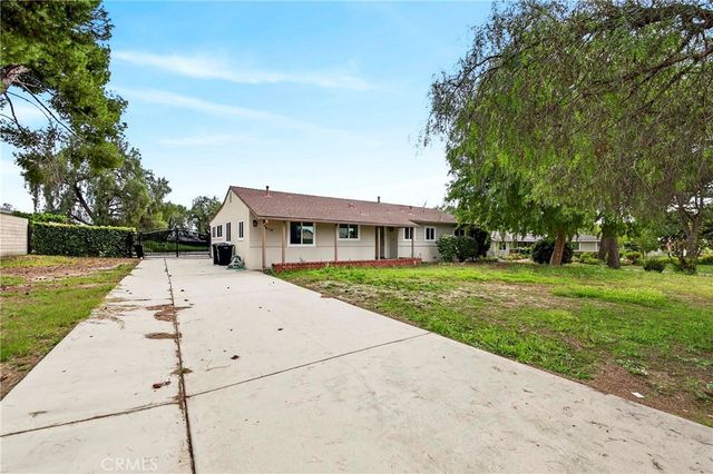 910 W Valencia Mesa, Fullerton, CA 92835