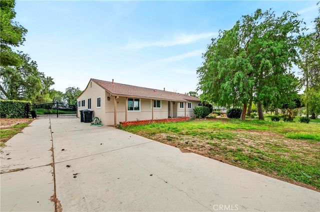 910 W Valencia Mesa, Fullerton, CA 92835