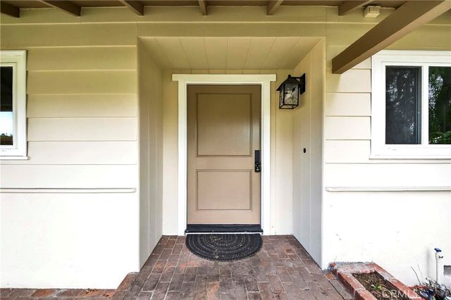 910 W Valencia Mesa, Fullerton, CA 92835