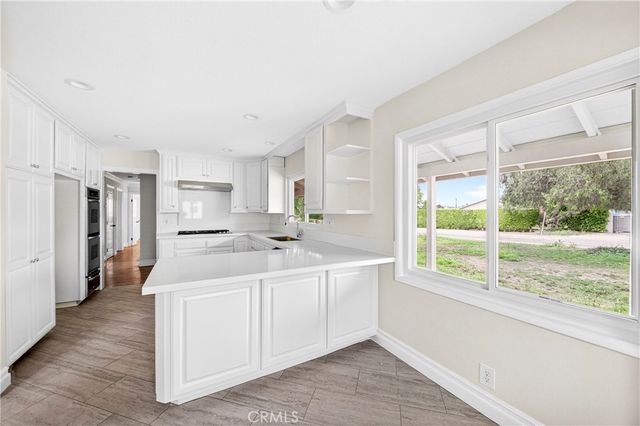 910 W Valencia Mesa, Fullerton, CA 92835