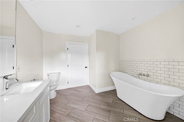 910 W Valencia Mesa, Fullerton, CA 92835