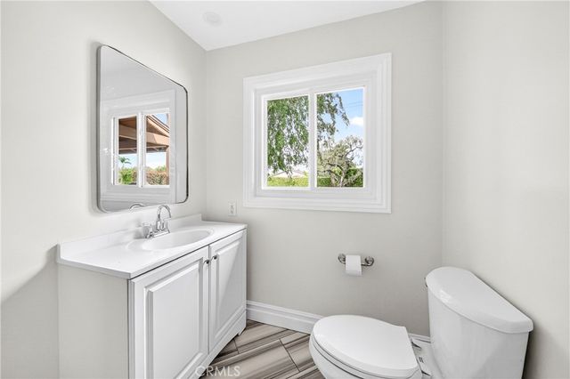 910 W Valencia Mesa, Fullerton, CA 92835