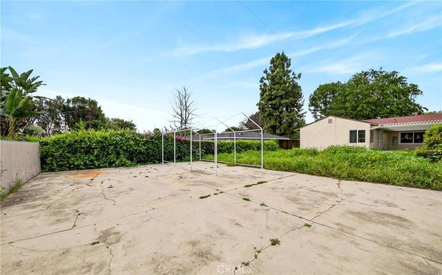 910 W Valencia Mesa, Fullerton, CA 92835