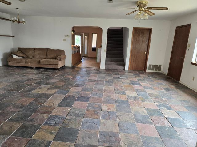 13 Whitehouse Road, Los Lunas, NM 87031