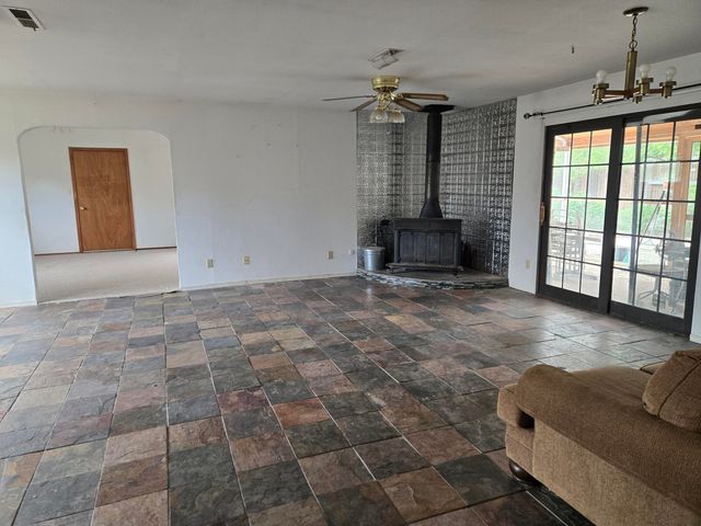 13 Whitehouse Road, Los Lunas, NM 87031