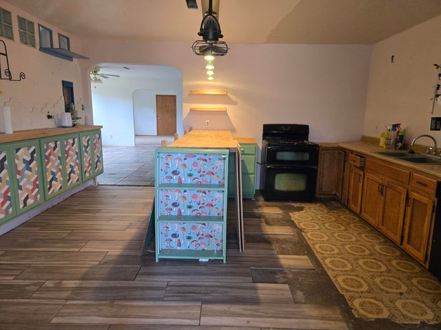 13 Whitehouse Road, Los Lunas, NM 87031