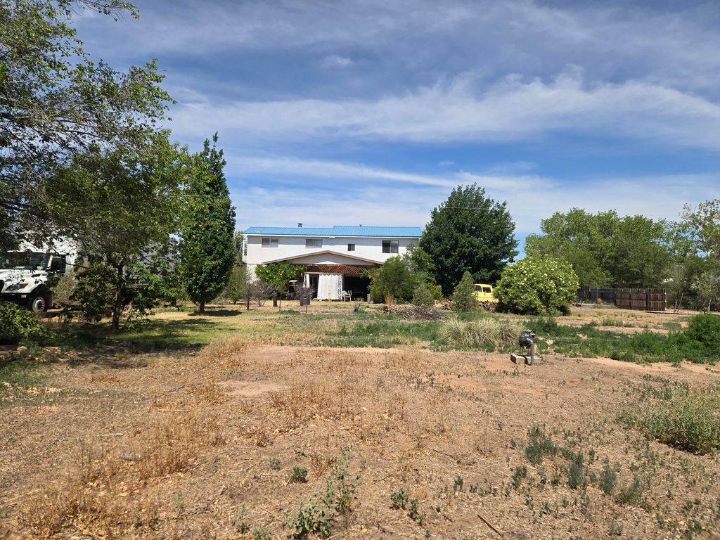 13 Whitehouse Road, Los Lunas, NM 87031