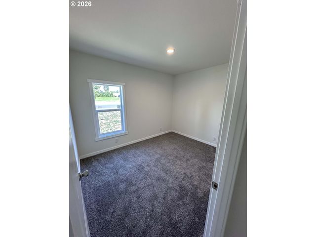 3715 JONES Dr, Hood River, OR 97031
