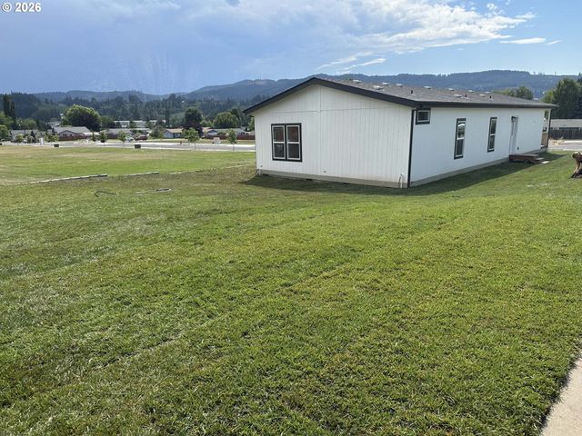 3715 JONES Dr, Hood River, OR 97031