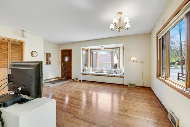 4200 Beard Avenue N, Robbinsdale, MN 55422