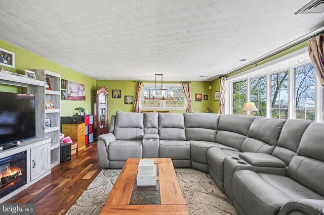 6010 EYSTER AVE, Spring Grove, PA 17362