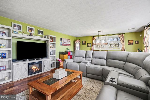 6010 EYSTER AVE, Spring Grove, PA 17362