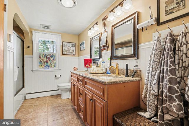 6010 EYSTER AVE, Spring Grove, PA 17362